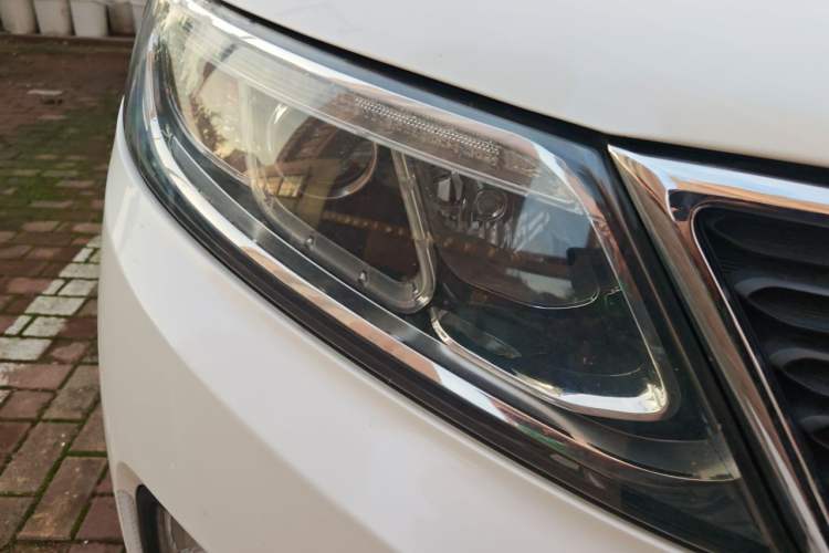 Used Kia Sorento 2013 2.4L 5-Seater Gasoline Comfort Version China IV Standard Right Front Headlight