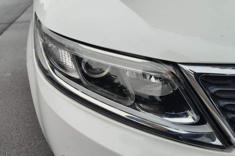 Used Kia Sorento 2013 2.4L 5-Seater Gasoline Comfort Version China IV Standard Right Front Headlight