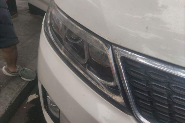 Used Kia Sorento 2013 2.4L 5-seat Gasoline Luxury Edition Right Front Headlight