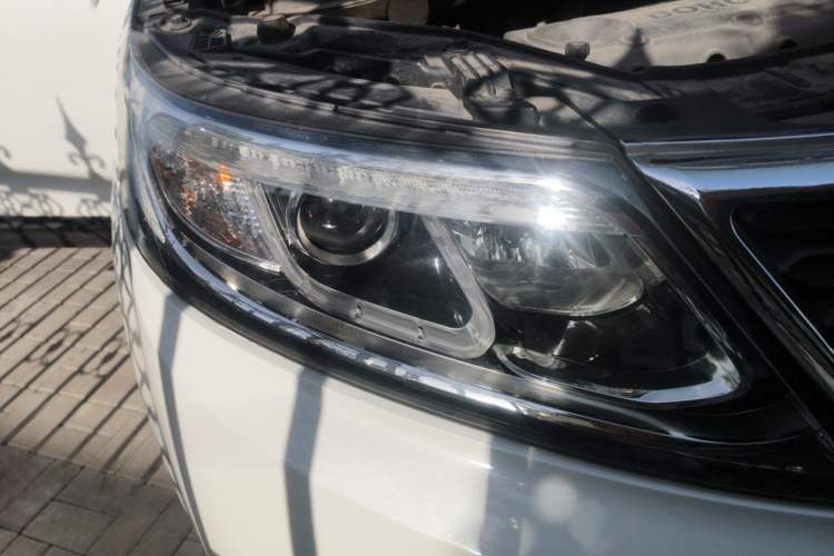 Used Kia Sorento 2013 2.4L 5-seat Gasoline Luxury Edition Right Front Headlight