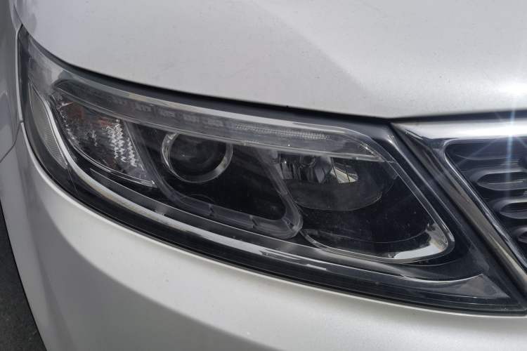 Used Kia Sorento 2013 2.4L 5-seat Gasoline Luxury Edition Right Front Headlight