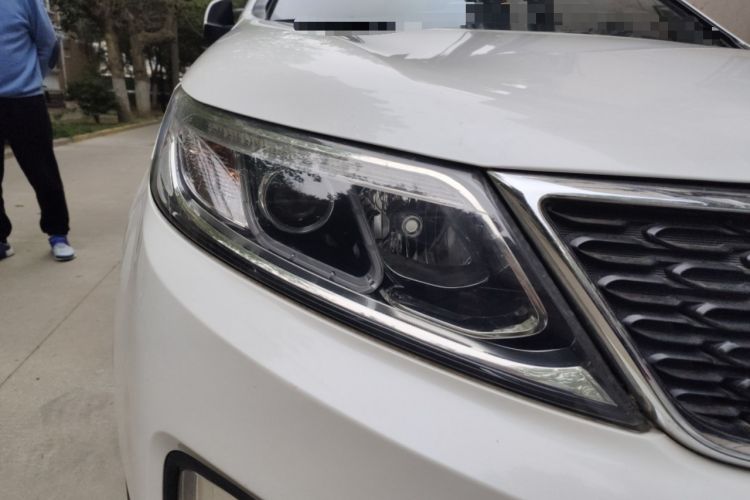 Used Kia Sorento 2013 2.4L 7-Seater Gasoline Comfort Version China IV Standard Right Front Headlight