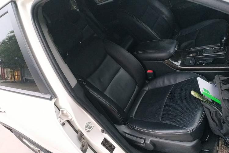 Used Kia Sorento 2013 2.4L 7-seat Gasoline Comfort Edition Right Front Seat