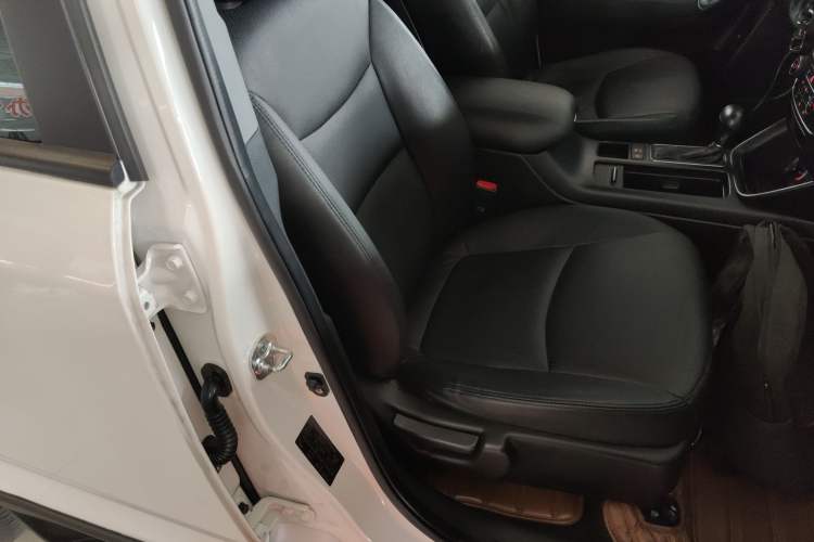 Used Kia Sorento 2013 2.4L 5-Seater Gasoline Comfort Edition Right Front Seat