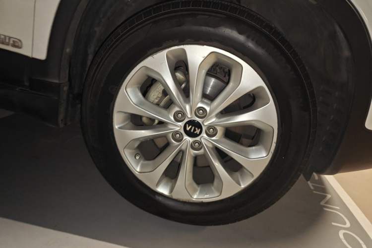Used Kia Sorento 2013 2.2T 5-Seater Diesel Comfort Edition Right Front Wheel Hub