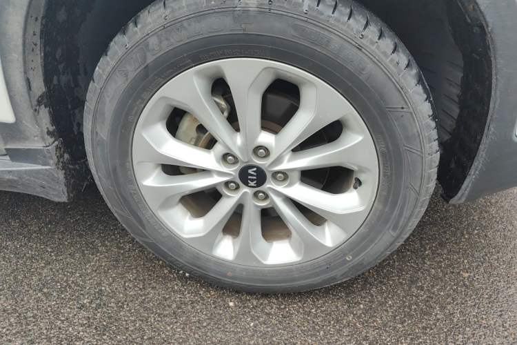 Used Kia Sorento 2013 2.4L 5-Seater Gasoline Comfort Version China IV Standard Right Front Wheel Hub