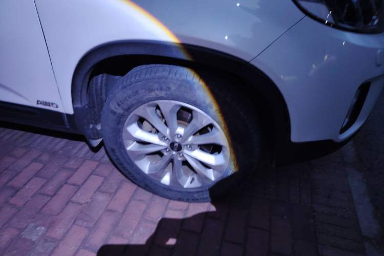 Used Kia Sorento 2013 2.2T 5-Seater Diesel Supreme Edition Right Front Wheel Hub
