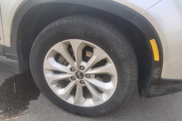 Used Kia Sorento 2013 2.2T 7-seat Diesel Luxury Edition Right Front Wheel Hub