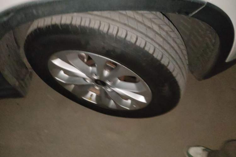 Used Kia Sorento 2013 2.2T 7-Seater Diesel Supreme Edition Right Front Wheel Hub