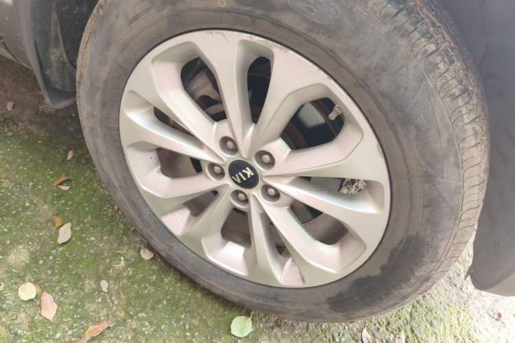 Used Kia Sorento 2013 2.2T 5-Seater Diesel Luxury Edition Right Front Wheel Hub