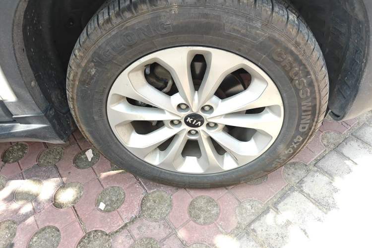 Used Kia Sorento 2013 2.4L 7-seat Gasoline Luxury Edition Right Front Wheel Hub