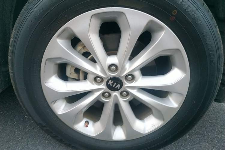Used Kia Sorento 2013 2.2T 7-seat Diesel Comfort Edition Right Front Wheel Hub