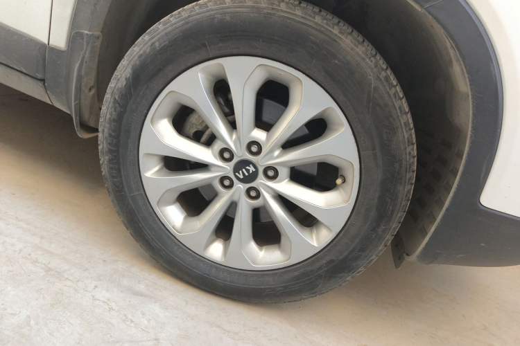 Used Kia Sorento 2013 2.4L 7-Seater Gasoline Comfort Version China IV Standard Right Front Wheel Hub