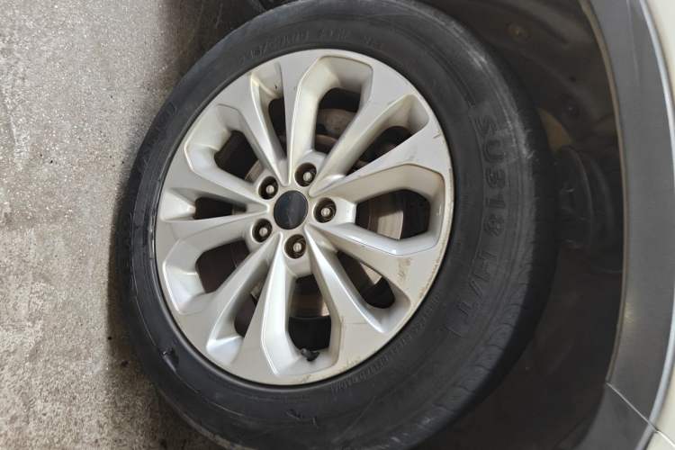 Used Kia Sorento 2013 2.2T 5-Seater Diesel Luxury Edition Right Front Wheel Hub
