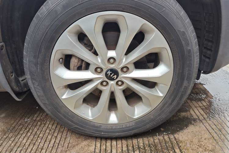 Used Kia Sorento 2013 2.2T 5-Seater Diesel Comfort Edition Right Front Wheel Hub