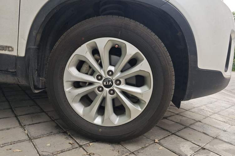 Used Kia Sorento 2013 2.4L 7-seat Gasoline Luxury Edition Right Front Wheel Hub