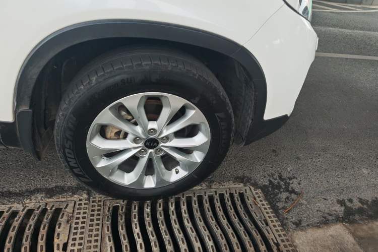 Used Kia Sorento 2013 2.4L 5-Seater Gasoline Supreme Edition China V Standard Right Front Wheel Hub