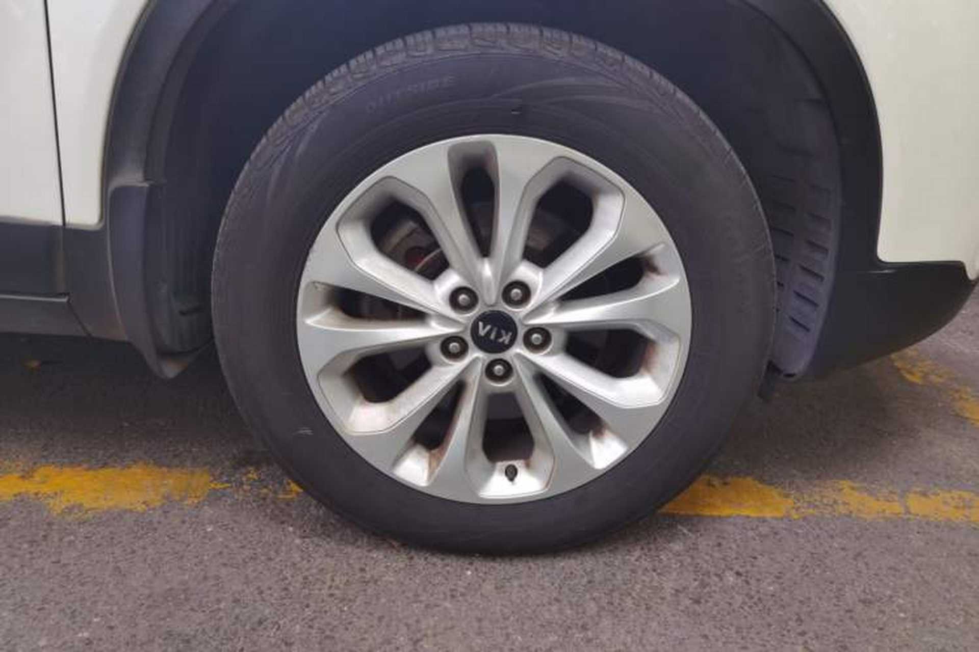 Used Kia Sorento 2013 2.4L 7-Seater Gasoline Comfort Version China IV Standard Right Front Wheel Hub
