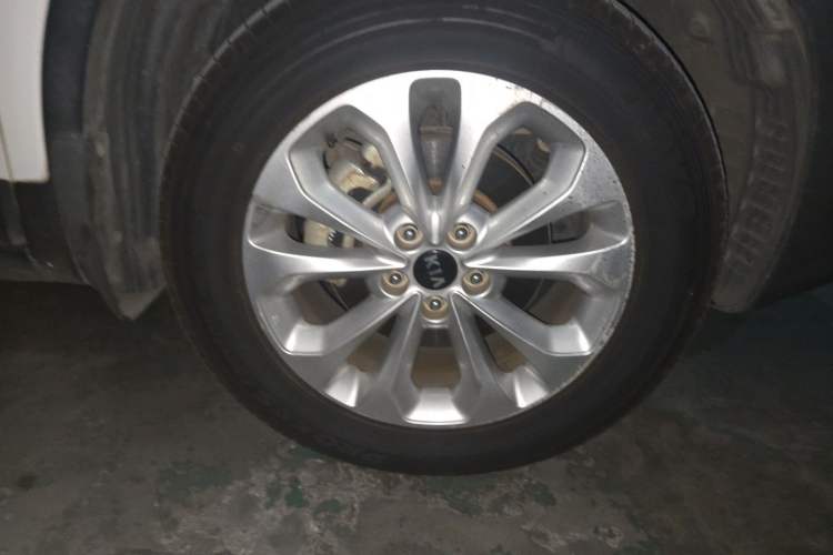 Used Kia Sorento 2013 2.2T 5-Seater Diesel Luxury Edition Right Front Wheel Hub