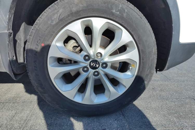 Used Kia Sorento 2013 2.4L 5-Seater Gasoline Luxury Version China V Standard Right Front Wheel Hub