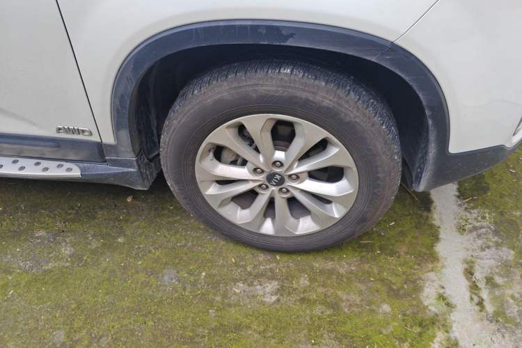 Used Kia Sorento 2013 2.2T 7-seat Diesel Luxury Edition Right Front Wheel Hub
