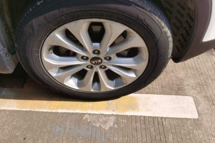 Used Kia Sorento 2013 2.2T 7-seat Diesel Luxury Edition Right Front Wheel Hub
