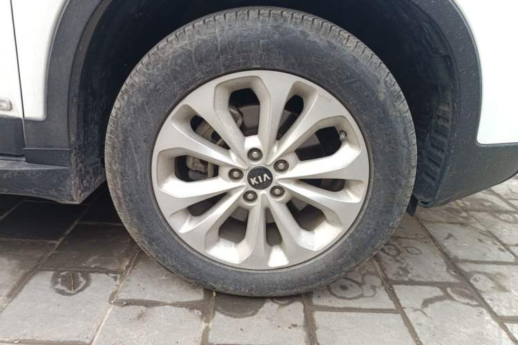 Used Kia Sorento 2013 2.4L 7-Seater Gasoline Luxury Version China IV Standard Right Front Wheel Hub