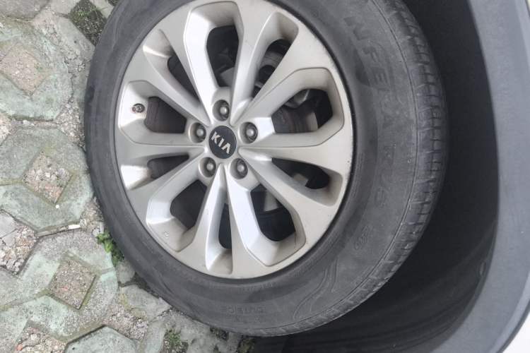 Used Kia Sorento 2013 2.2T 7-seat Diesel Luxury Edition Right Front Wheel Hub