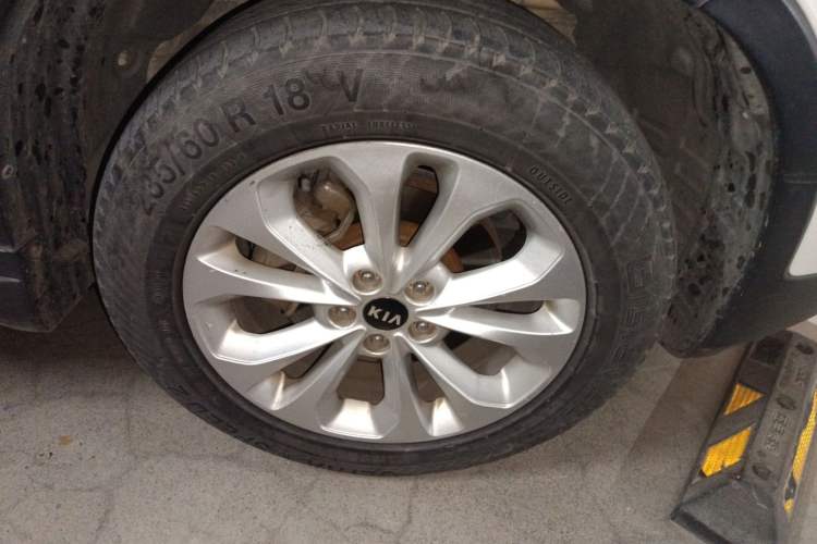 Used Kia Sorento 2013 2.2T 5-Seater Diesel Comfort Edition Right Front Wheel Hub