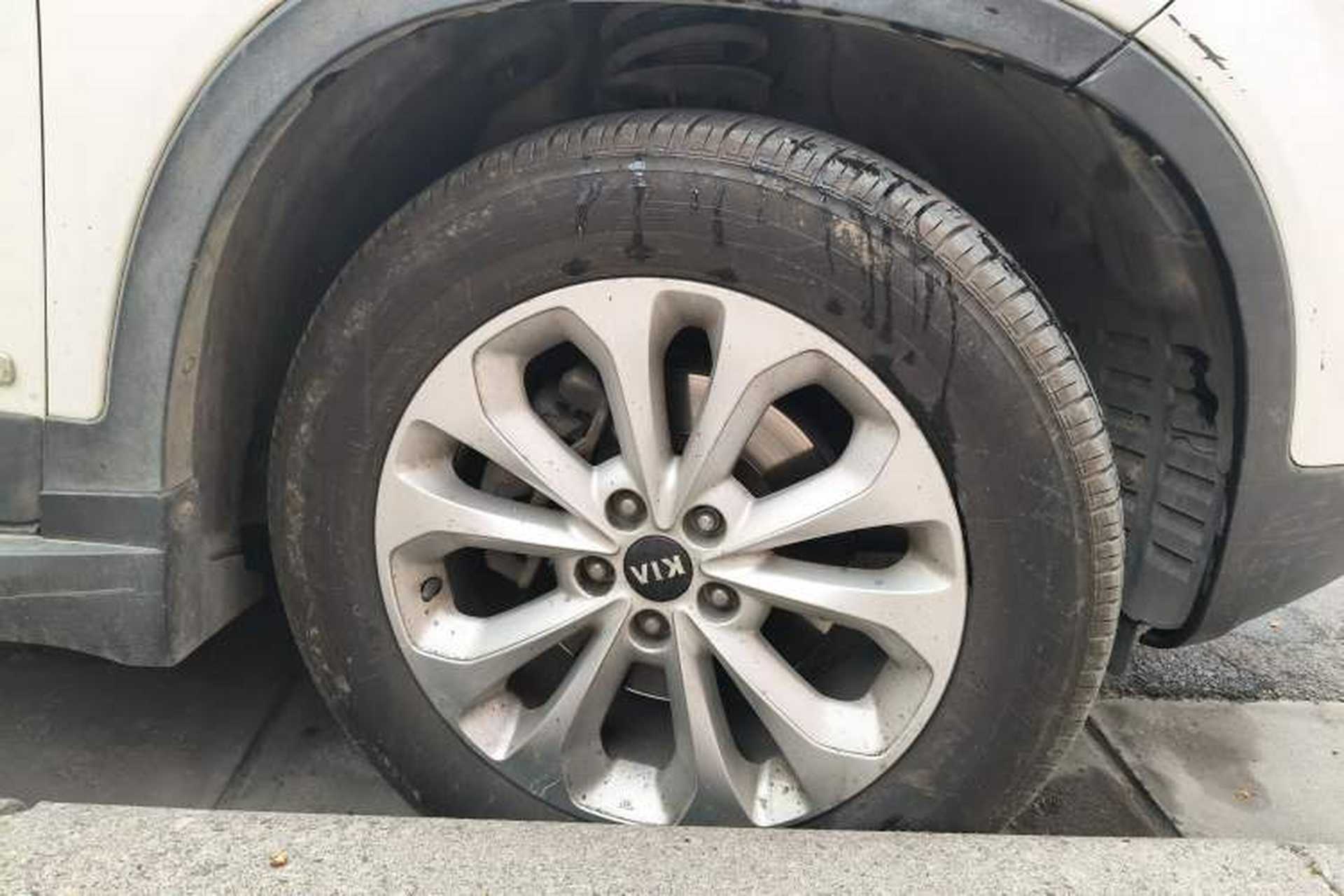 Used Kia Sorento 2013 2.2T 7-seat Diesel Comfort Edition Right Front Wheel Hub