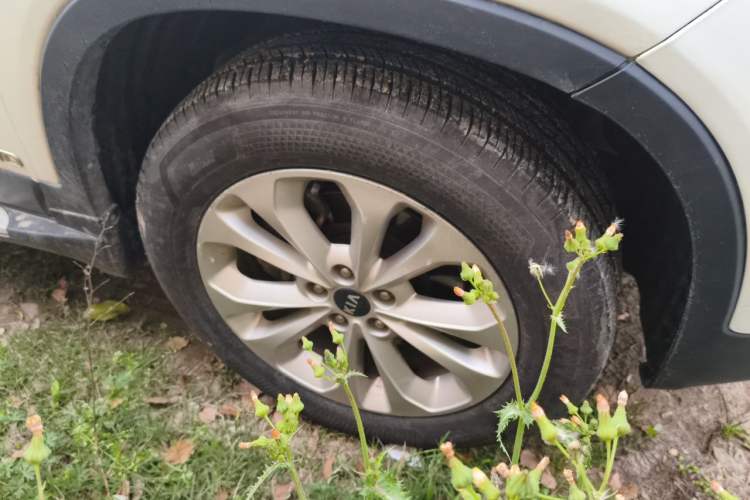Used Kia Sorento 2013 2.4L 5-Seater Gasoline Comfort Version China IV Standard Right Front Wheel Hub
