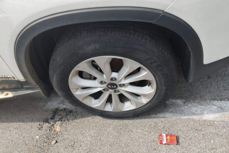 Used Kia Sorento 2013 2.4L 7-seat Gasoline Luxury Edition Right Front Wheel Hub