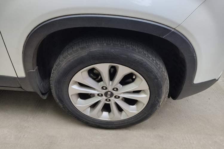 Used Kia Sorento 2013 2.4L 7-Seater Gasoline Comfort Version China IV Standard Right Front Wheel Hub