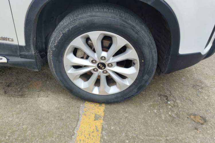 Used Kia Sorento 2013 2.4L 5-Seater Gasoline Comfort Edition China V Standard Right Front Wheel Hub