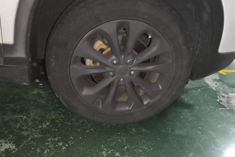 Used Kia Sorento 2013 2.4L 5-Seater Gasoline Comfort Edition Right Front Wheel Hub