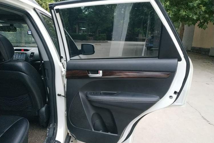 Used Kia Sorento 2013 2.4L 7-seat Gasoline Comfort Edition Right Rear Door Interior