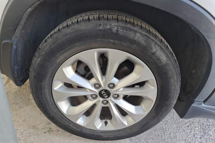 Used Kia Sorento 2013 2.4L 5-Seater Gasoline Luxury Version China IV Standard Right Rear Wheel Hub