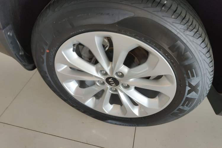 Used Kia Sorento 2013 2.4L 5-Seater Gasoline Comfort Edition Right Rear Wheel Hub