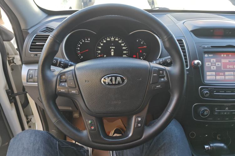 Used Kia Sorento 2013 2.4L 5-Seater Gasoline Luxury Version China IV Standard Steering Wheel