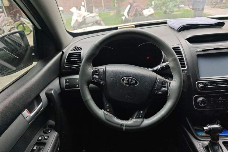 Used Kia Sorento 2013 2.4L 7-seat Gasoline Luxury Edition Steering Wheel