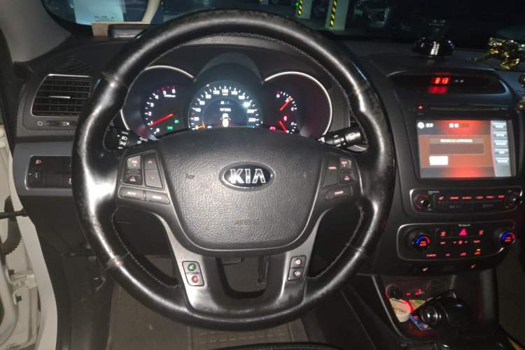 Used Kia Sorento 2013 2.2T 5-Seater Diesel Luxury Edition Steering Wheel