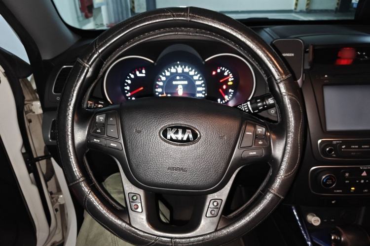Used Kia Sorento 2013 2.2T 5-Seater Diesel Luxury Edition Steering Wheel