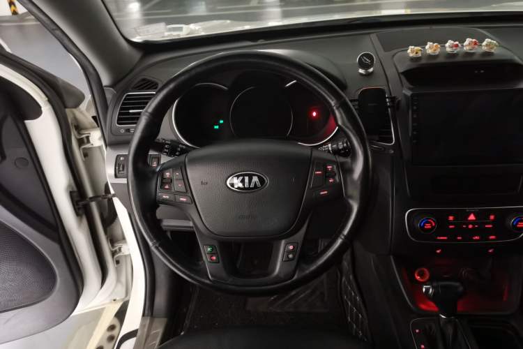 Used Kia Sorento 2013 2.4L 7-seat Gasoline Luxury Edition Steering Wheel