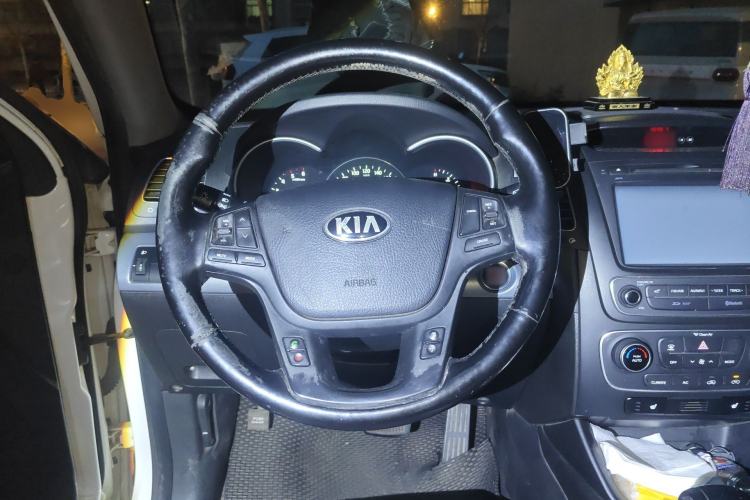 Used Kia Sorento 2013 2.2T 5-Seater Diesel Luxury Edition Steering Wheel
