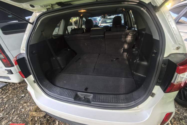Used Kia Sorento 2013 2.4L 7-Seater Gasoline Comfort Version China IV Standard Trunk