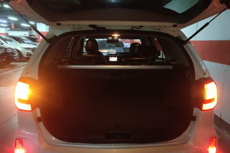 Used Kia Sorento 2013 2.2T 5-Seater Diesel Supreme Edition Trunk
