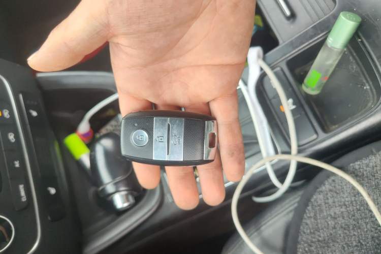 Used Kia Sorento 2013 2.4L 7-seat Gasoline Luxury Edition Vehicle Key