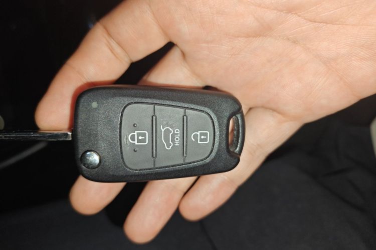 Used Kia Sorento 2013 2.2T 5-Seater Diesel Comfort Edition Vehicle Key