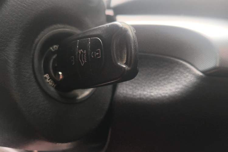 Used Kia Sorento 2013 2.4L 5-Seater Gasoline Comfort Version China IV Standard Vehicle Key