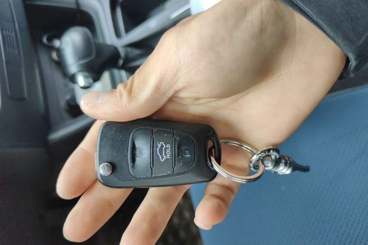 Used Kia Sorento 2013 2.4L 5-Seater Gasoline Comfort Version China IV Standard Vehicle Key
